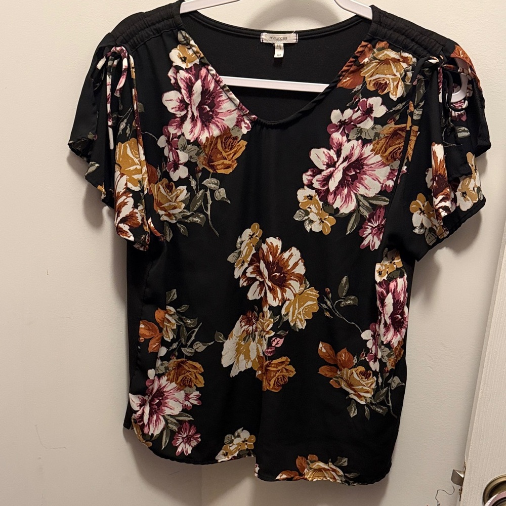 Maurices Black w/ Floral Print Women’s Size Medium very nice used condition